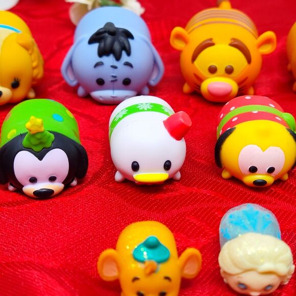 HUGE Lot Of 40+ Vinyl Tsum Tsum Figures 3 Sizes Figures, Stands & Accessories - Picture 4 of 14